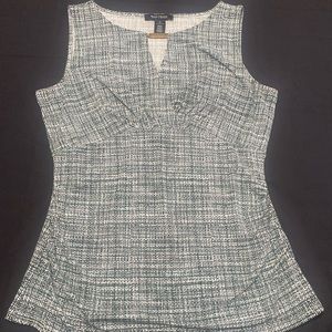 White House Black Market womens green patterned sleeveless blouse size M